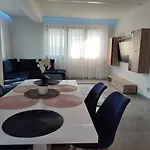 דירה Gamma Es Jakuzzi מישקולץ