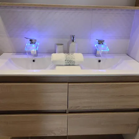 Gamma Es Jakuzzi Apartament *