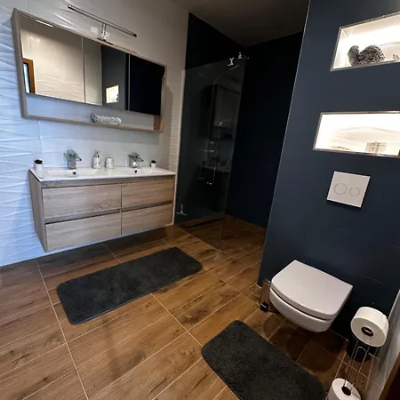 Gamma Es Jakuzzi Apartment *
