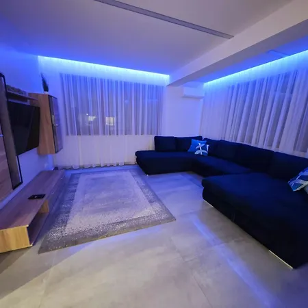 Gamma Es Jakuzzi Apartament *
