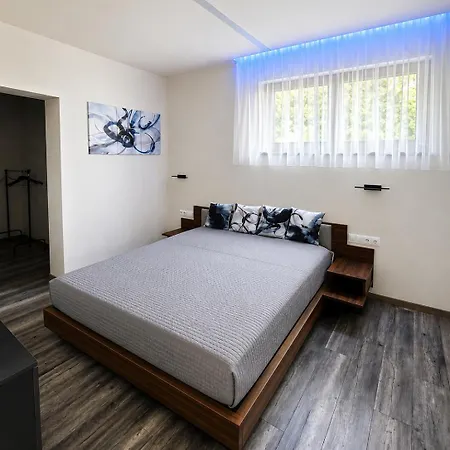 Gamma Es Jakuzzi 米什科尔茨