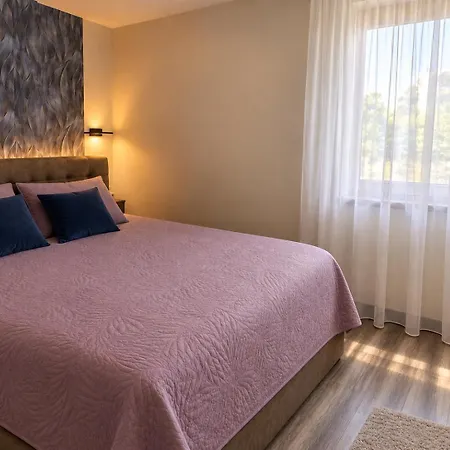 Gamma Es Jakuzzi Apartment *