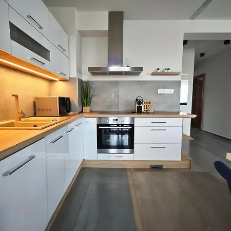 Gamma Es Jakuzzi Apartment *